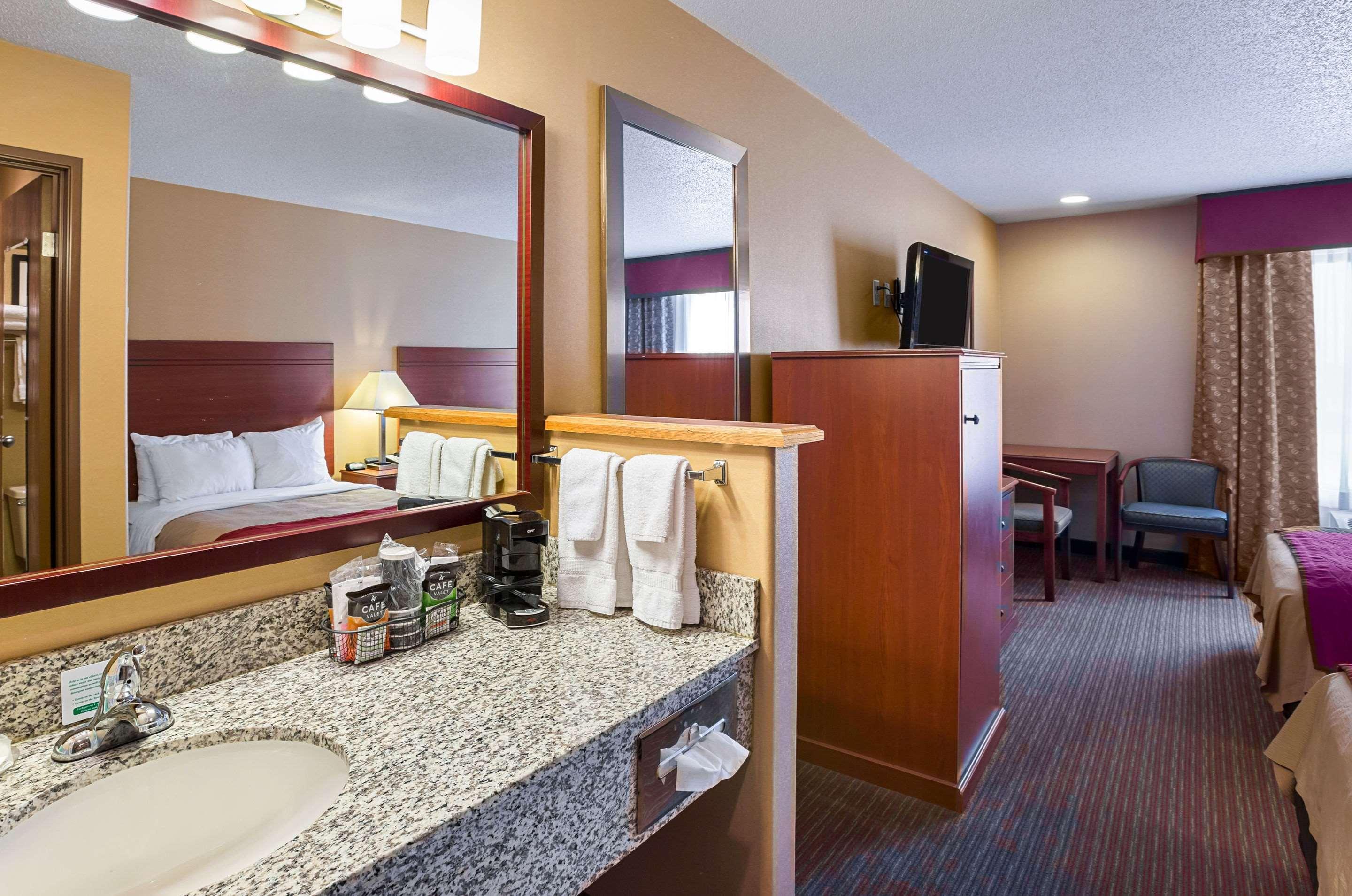 Quality Inn York Exteriör bild