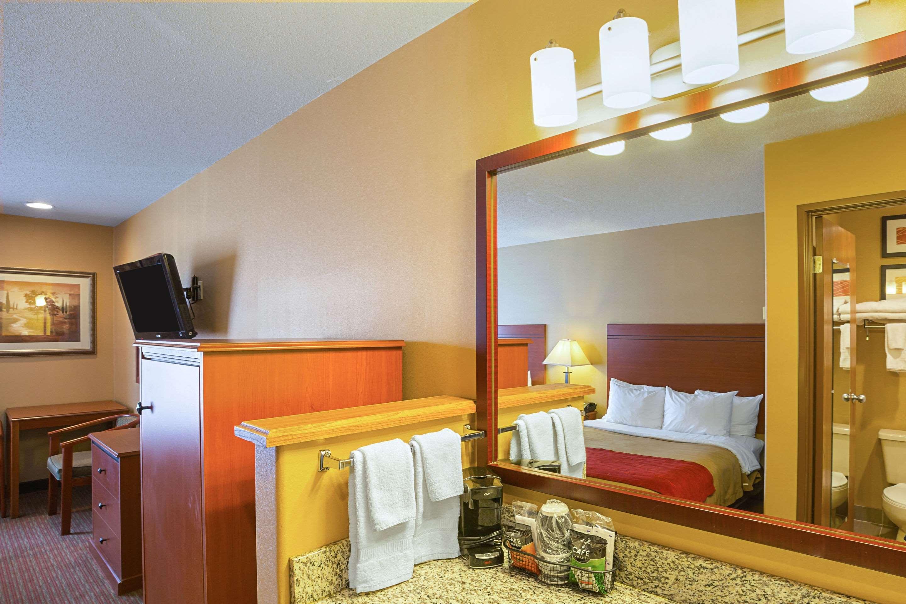 Quality Inn York Exteriör bild